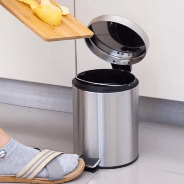 Lixeira inox com pedal