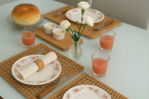 Imagem de uma mesa posta simples