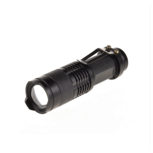 Lanterna Tática Super Potente Led com Zoom Longo Alcance para Trilhas Sitio Fazenda Vigilante - Preto