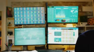 Monitor de computador - como escolher / Reprodução Freepik